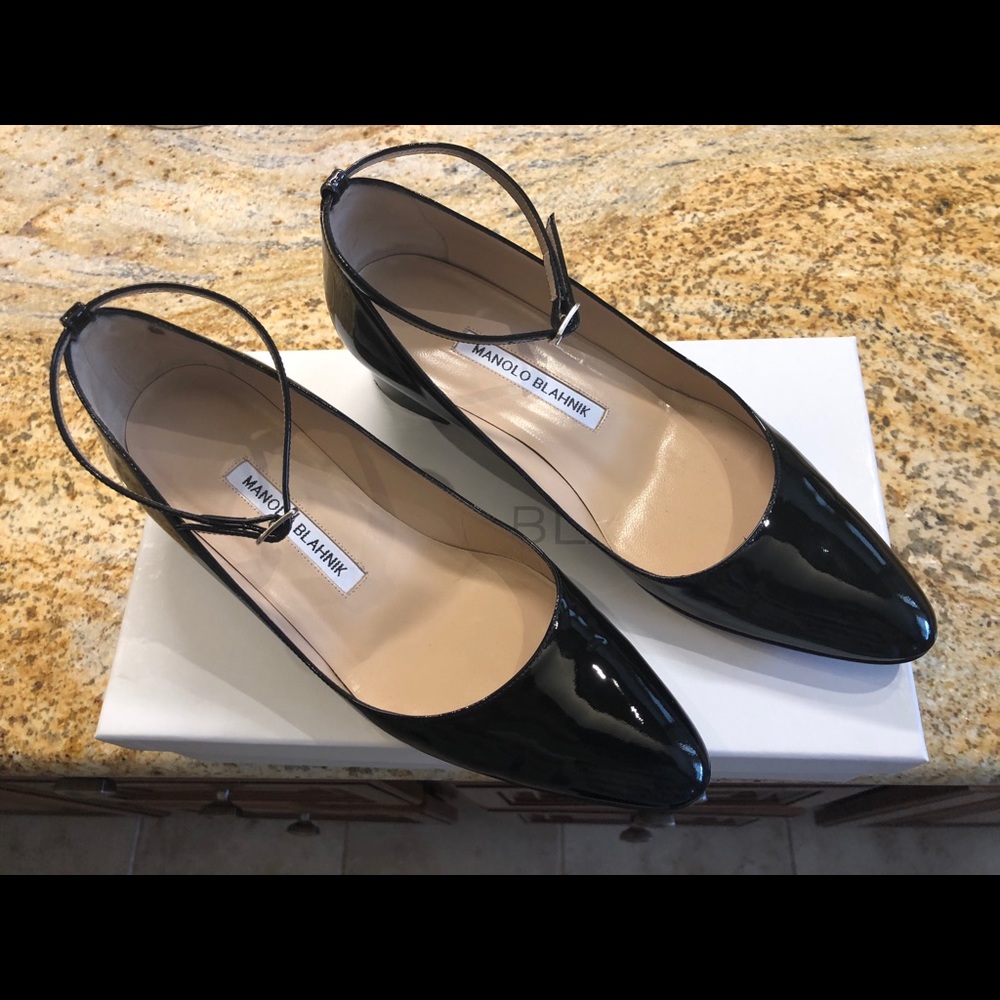Manolo Blahnik MaryJane Pump 37